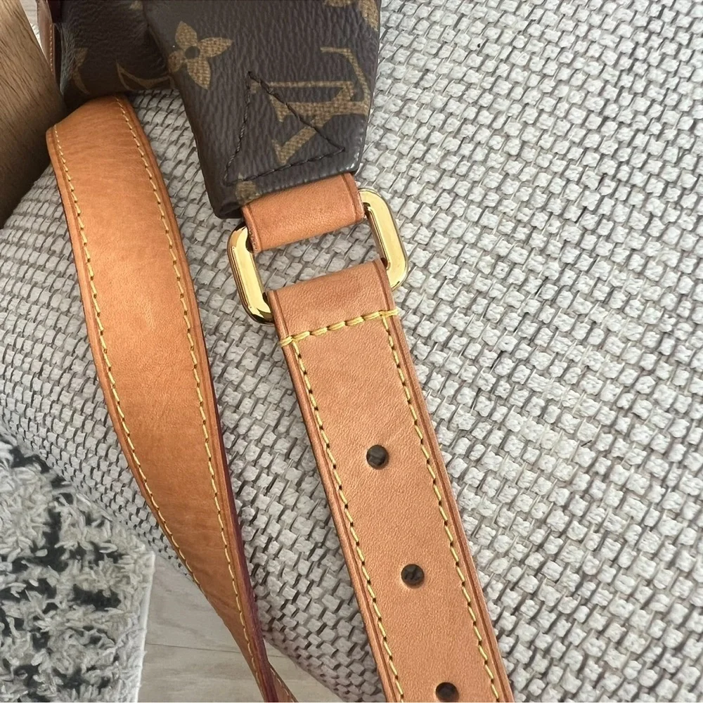 Louis Vuitton LV Monogram Discontinued Original Canvas Bum Bag in Brown